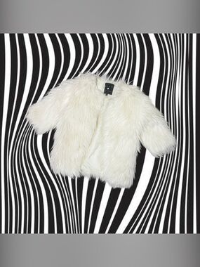 B+A B Jacket
Great condition 
6 y
White 
Retail $120